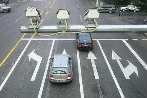 專(zhuān)業(yè)道路劃線(xiàn)與停車(chē)場(chǎng)服務(wù) 南京標(biāo)龍交通工程的卓越品質(zhì)